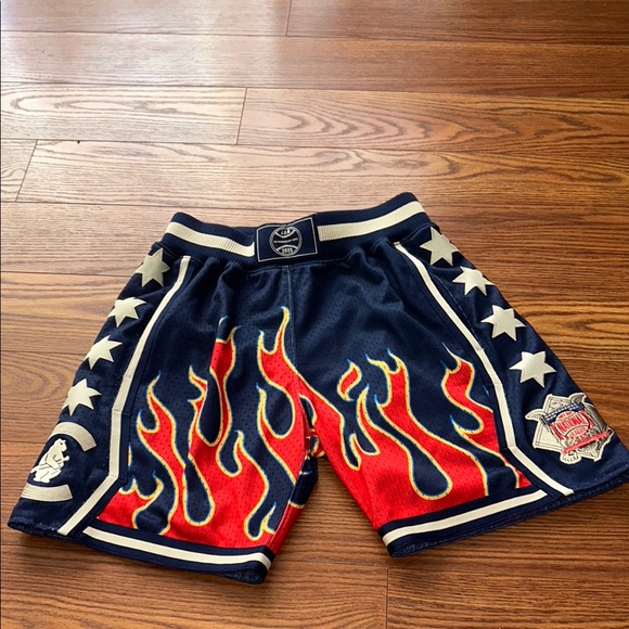 EUC Mitchell & Ness x JFG‎ Rare Navy Chicago Cubs Flame Mens Small Shorts